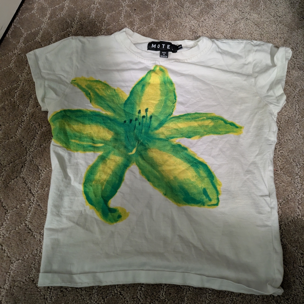 Women's White and Green Lily Baby Tee Cropped Princess Polly /Motel
